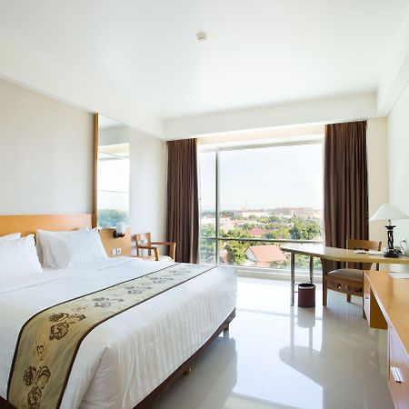 Golden Palace Hotel Lombok Матарам Екстериор снимка