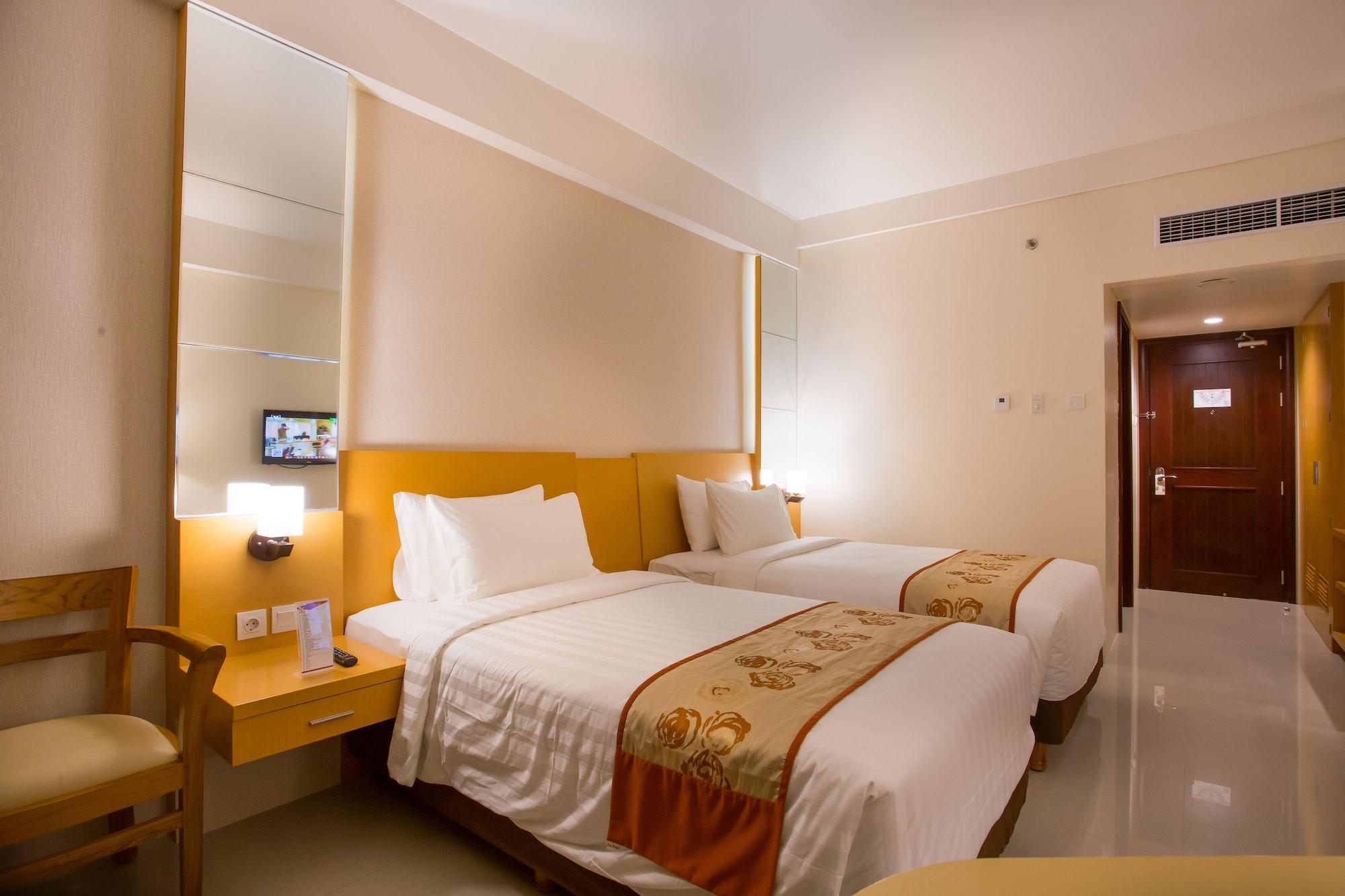 Golden Palace Hotel Lombok Матарам Екстериор снимка