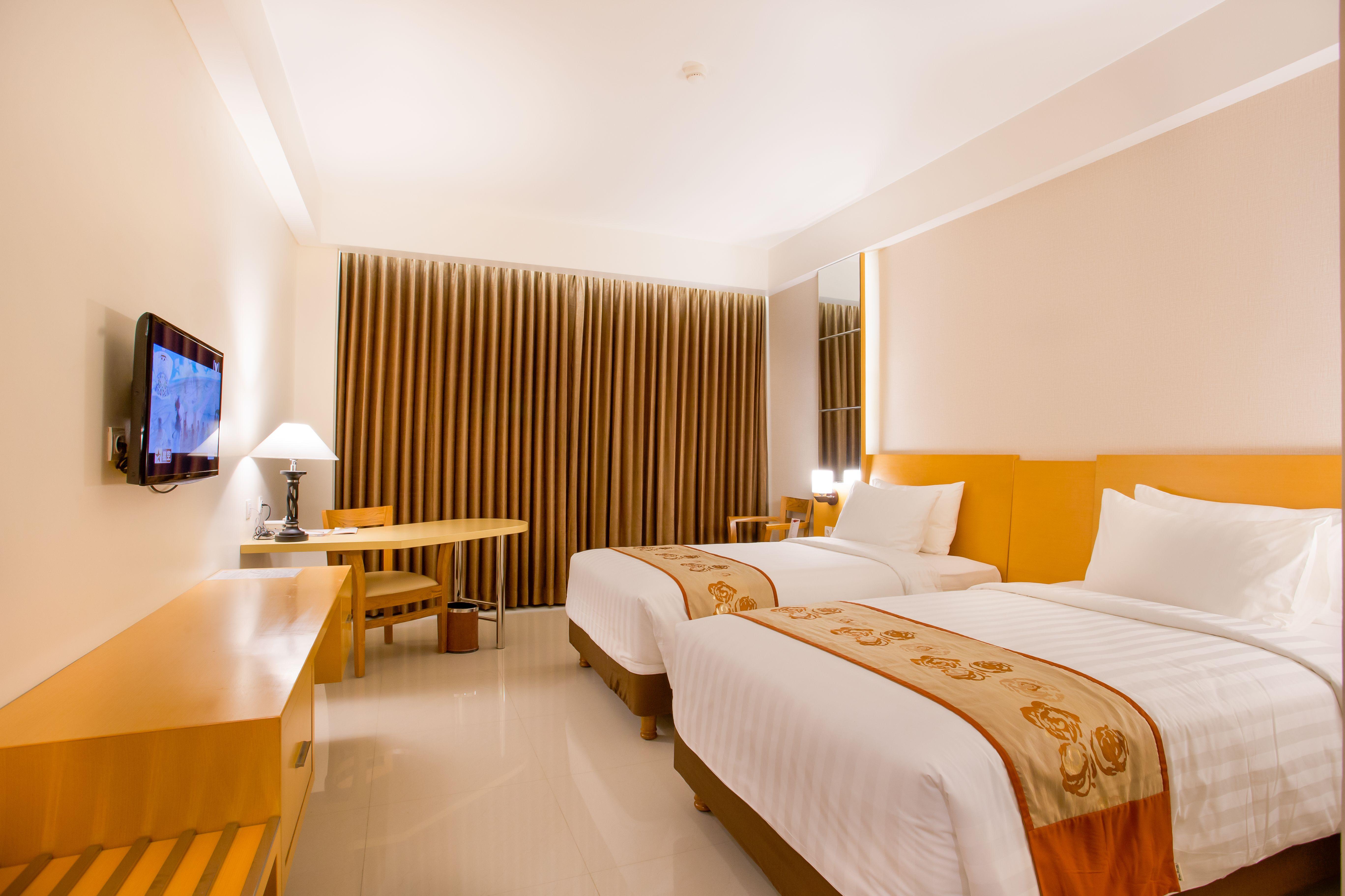 Golden Palace Hotel Lombok Матарам Екстериор снимка
