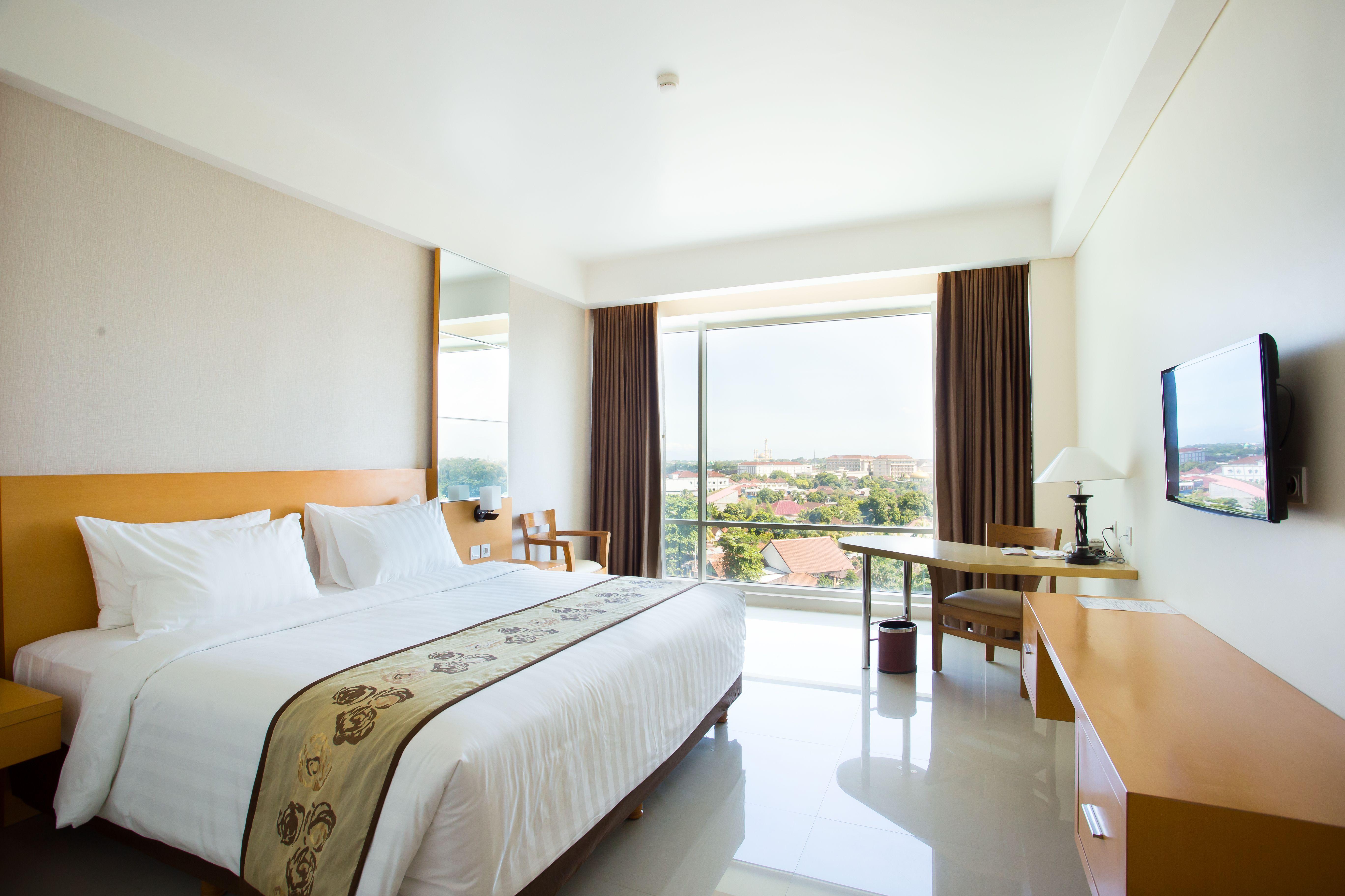 Golden Palace Hotel Lombok Матарам Екстериор снимка