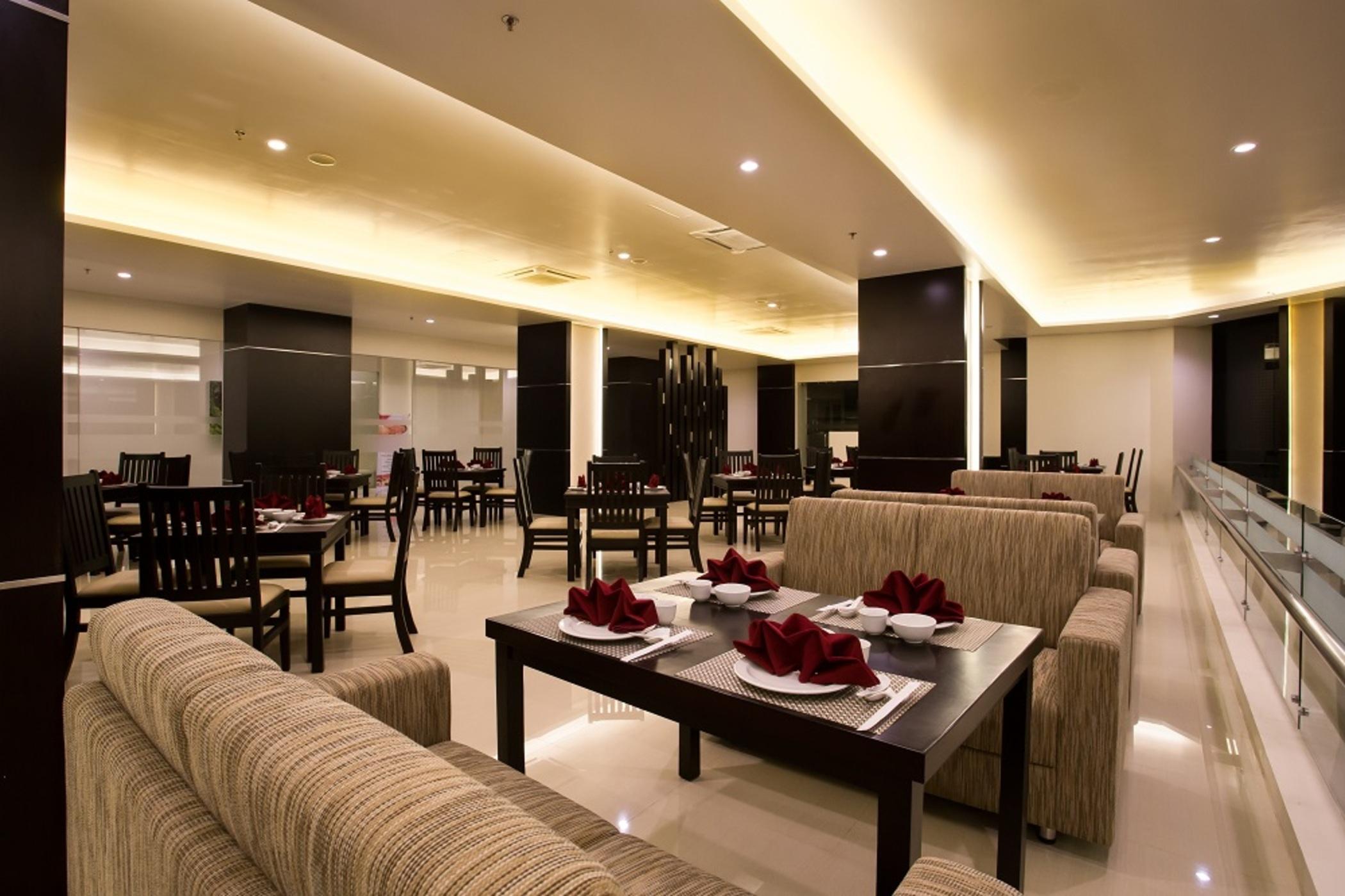 Golden Palace Hotel Lombok Матарам Екстериор снимка