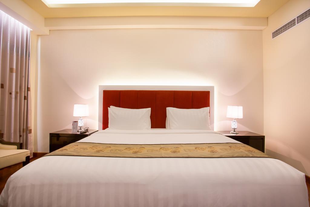 Golden Palace Hotel Lombok Матарам Стая снимка
