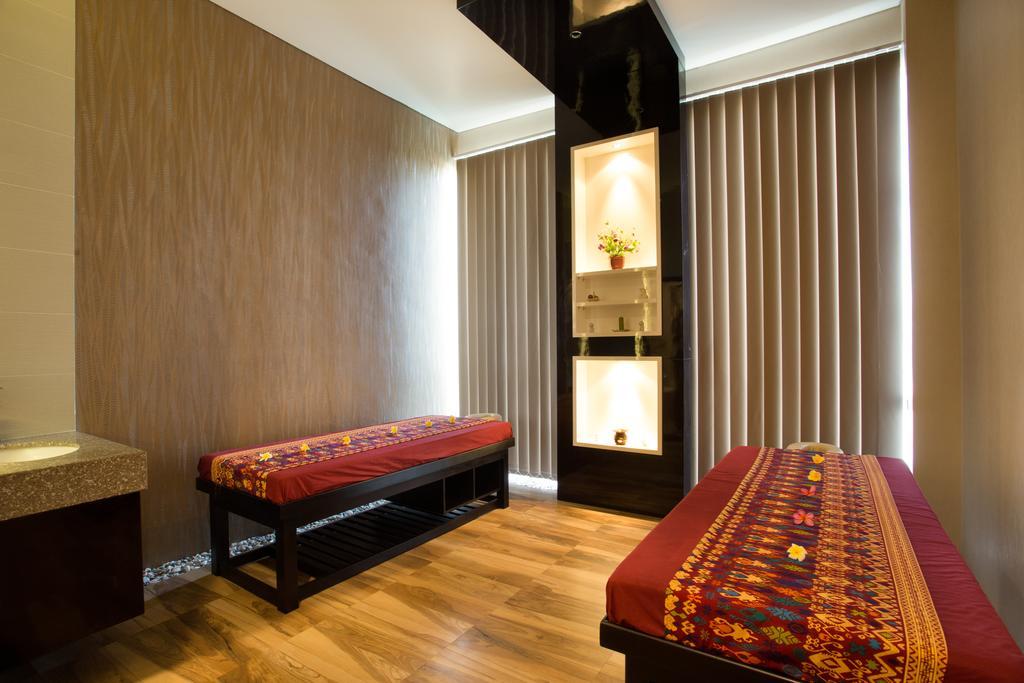 Golden Palace Hotel Lombok Матарам Екстериор снимка