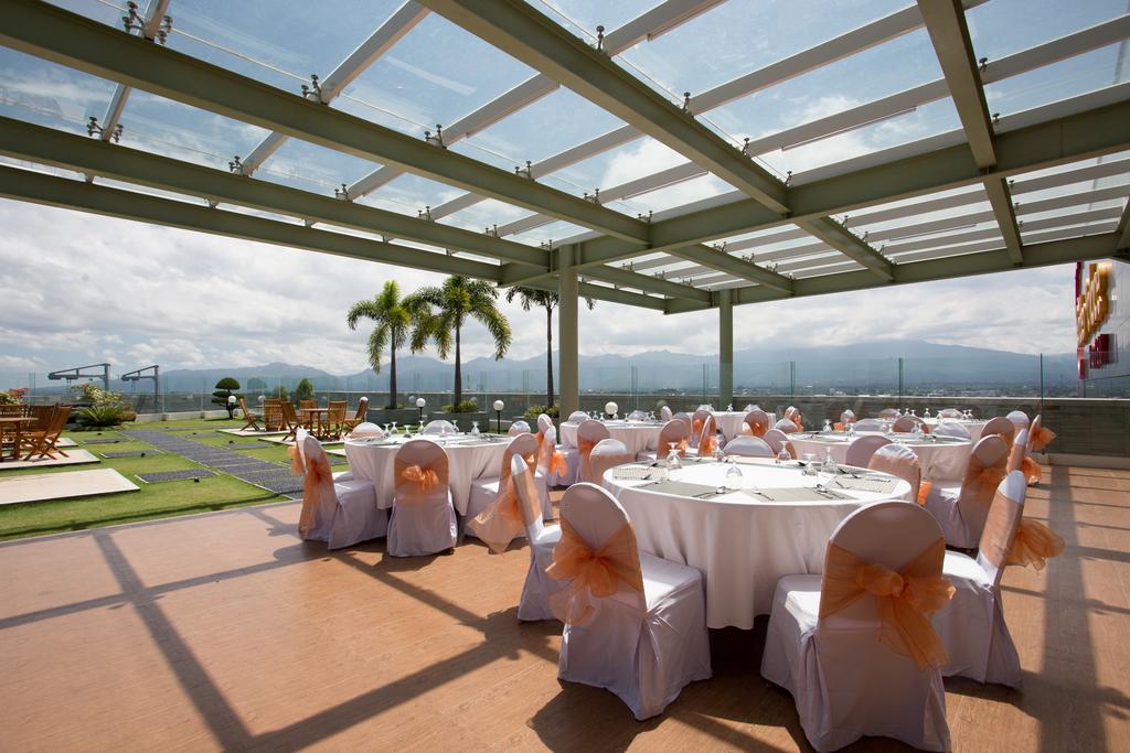 Golden Palace Hotel Lombok Матарам Екстериор снимка