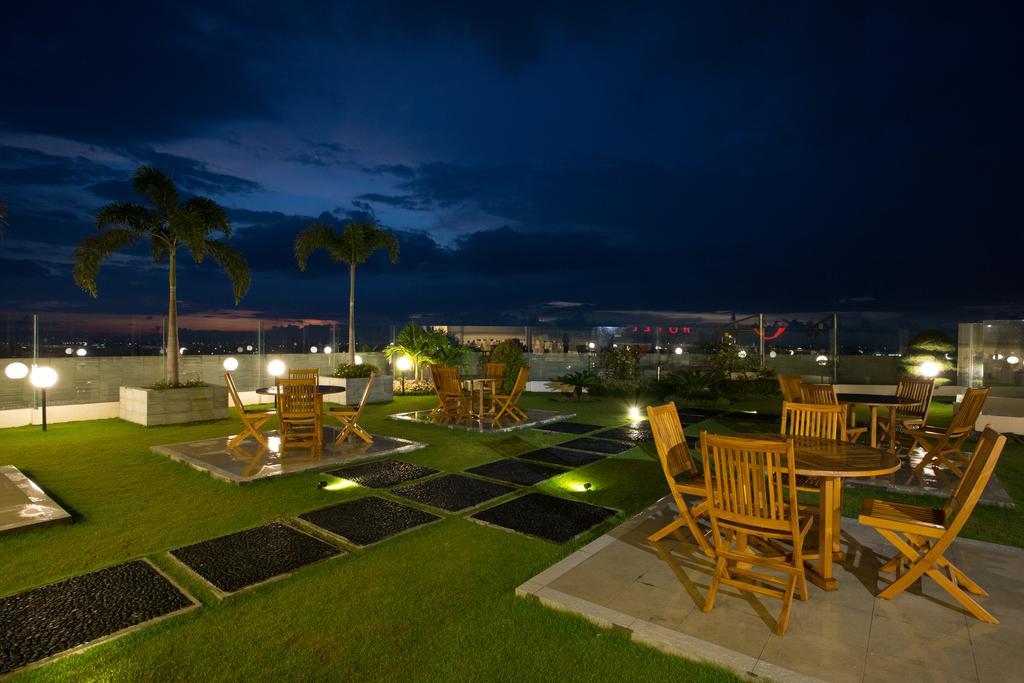 Golden Palace Hotel Lombok Матарам Екстериор снимка