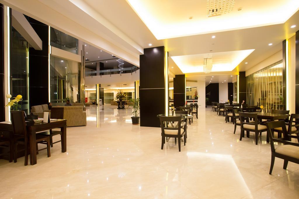 Golden Palace Hotel Lombok Матарам Екстериор снимка