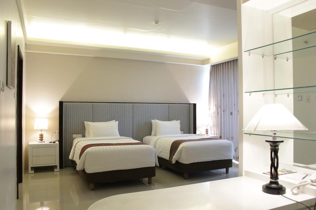 Golden Palace Hotel Lombok Матарам Екстериор снимка