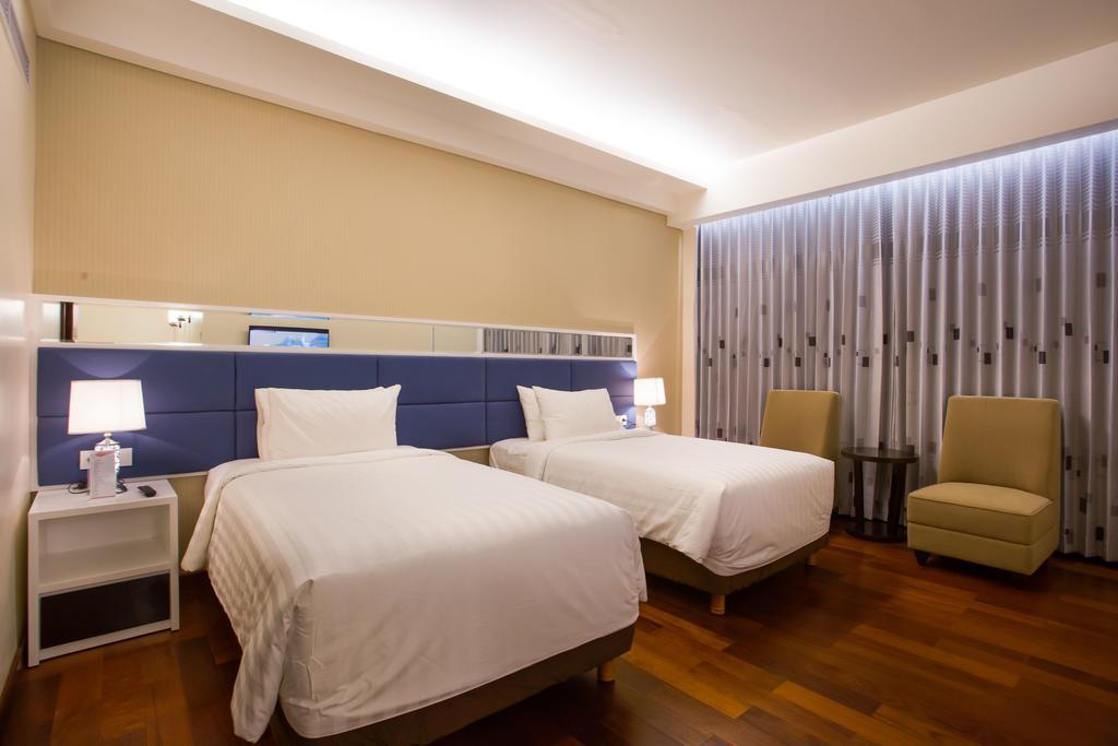 Golden Palace Hotel Lombok Матарам Екстериор снимка