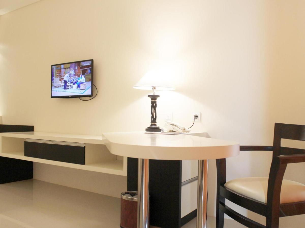 Golden Palace Hotel Lombok Матарам Екстериор снимка